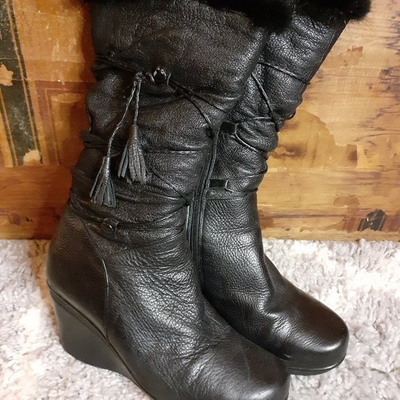 Gotti Leather Wedge Fur Trim Lace Up Tassel Boots 8.5 - Picture 3 of 11